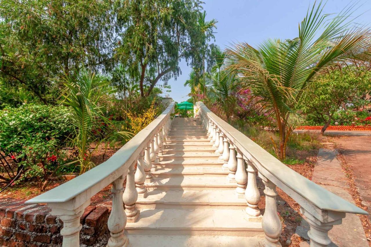 Stayvista'S Casa Palmera - Pet-Friendly Villa With Pool, Garden With Gazebo, And Indoor & Outdoor Games Alībāg Εξωτερικό φωτογραφία